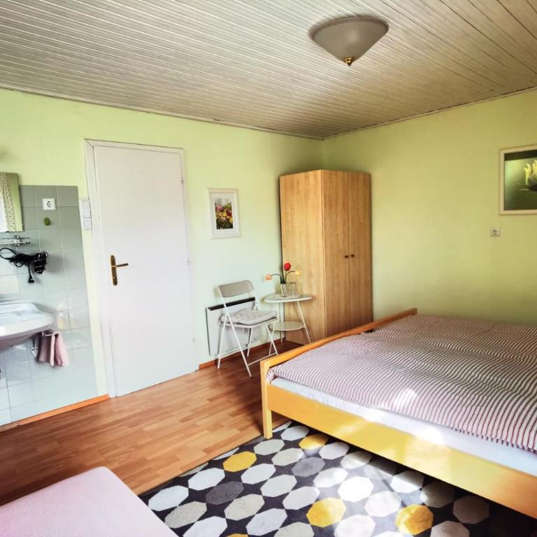 Frühstückspension Kattnigg - Doppelzimmer mit eigenem Bad - 6