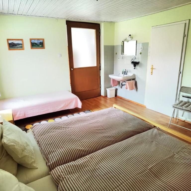 Frühstückspension Kattnigg - Doppelzimmer mit eigenem Bad - 7