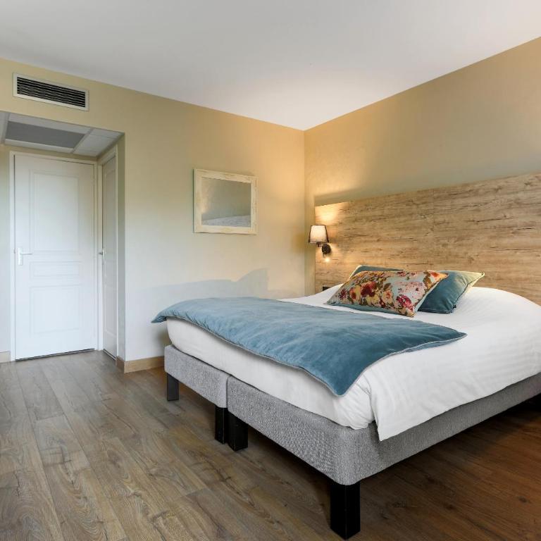 Hôtel Le Mas del Pechs - Chambres avec terrasse - Chambre, côté jardin, terrasse, vue sur piscine - 13