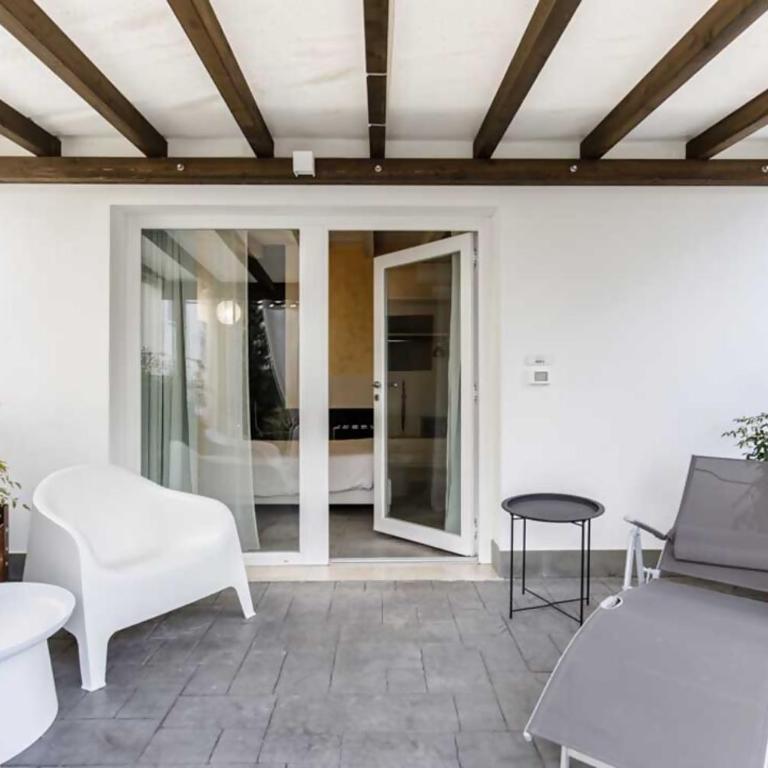 Mincio Relais Rooms & Pool - Camera Matrimoniale con Patio - 6