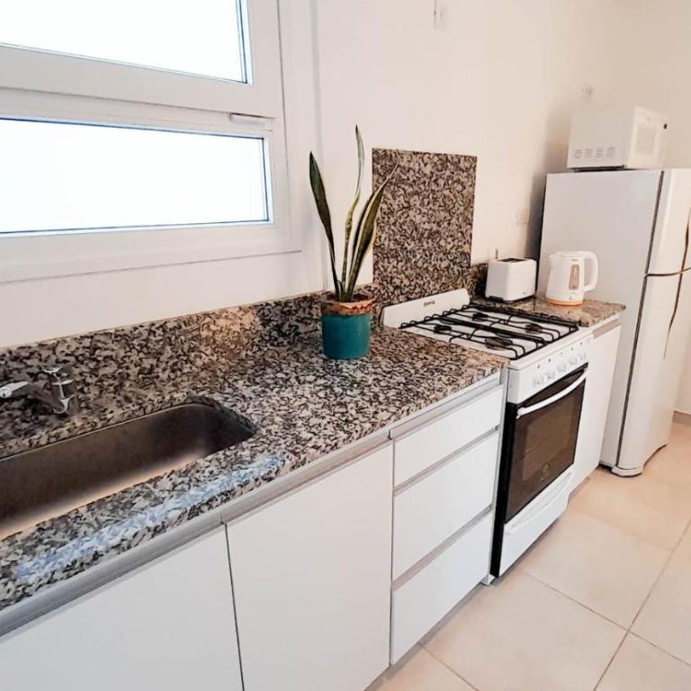 Sierras de Tandil Departamentos - Apartamento con balcón y garaje - 7