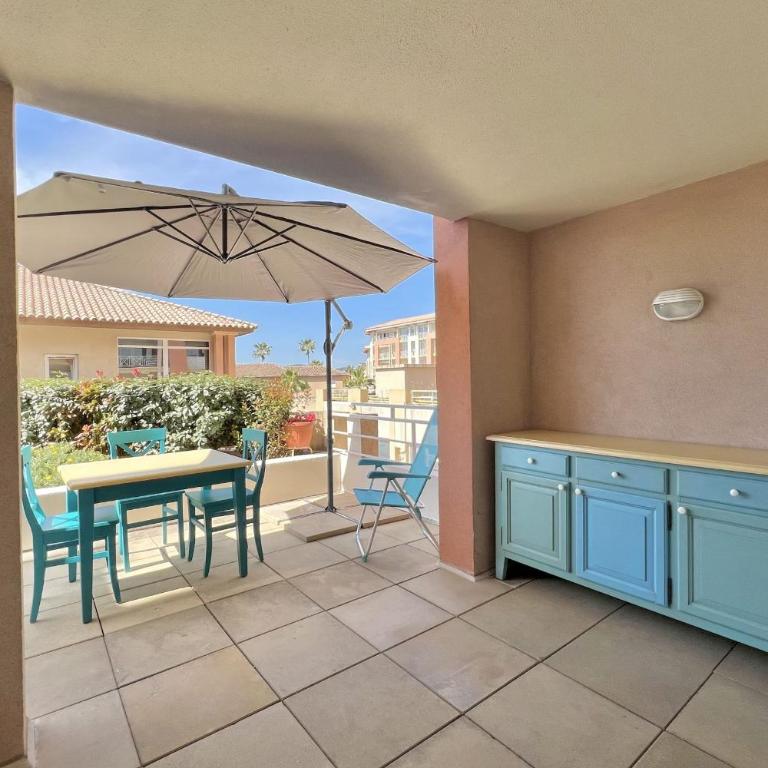 Joli studio avec terrasse situé à Port Fréjus - Studio - 10