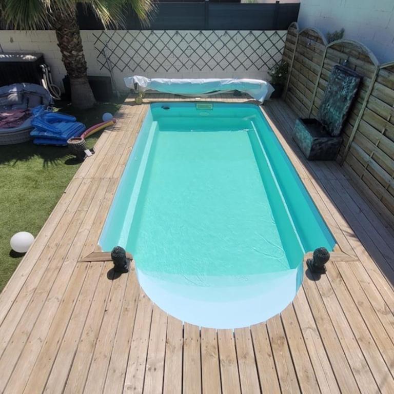 Villa avec trois chambres, piscine et parking - Three-Bedroom Villa - 1