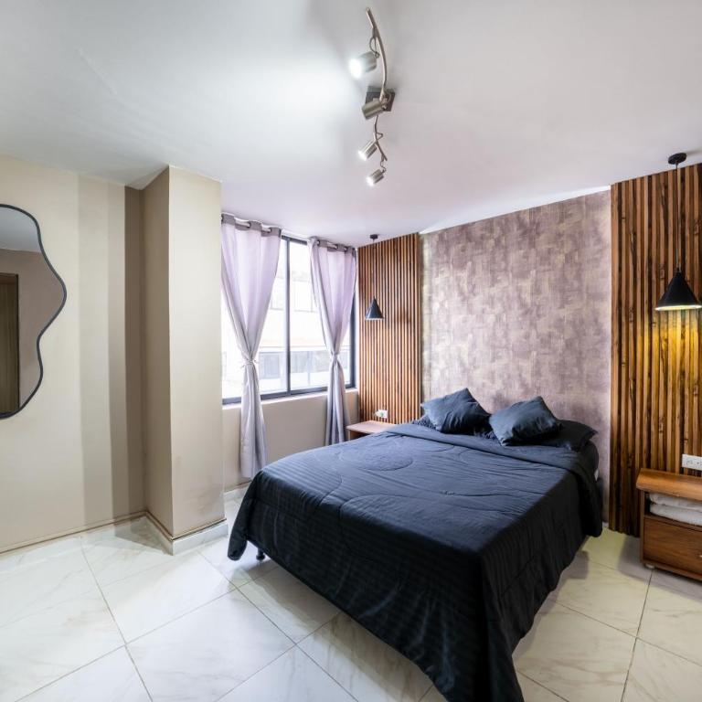 3 bedroom apartment, with arcade machine - 1 block from lleras park p7 - Three-Bedroom Apartment - 4