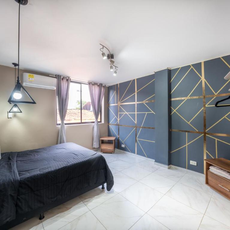 3 bedroom apartment, with arcade machine - 1 block from lleras park p7 - Three-Bedroom Apartment - 28