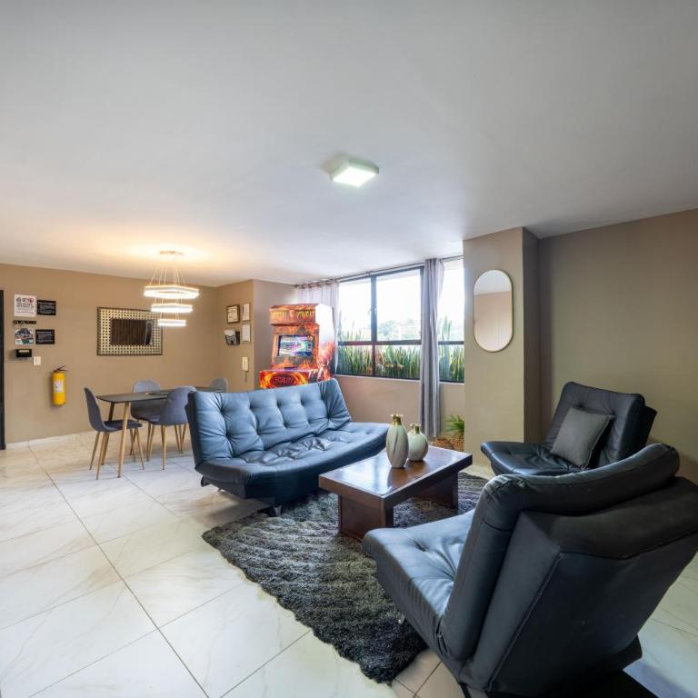 3 bedroom apartment, with arcade machine - 1 block from lleras park p7 - Three-Bedroom Apartment - 8