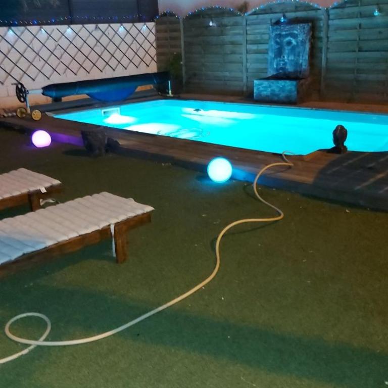 Villa avec trois chambres, piscine et parking - Three-Bedroom Villa - 12