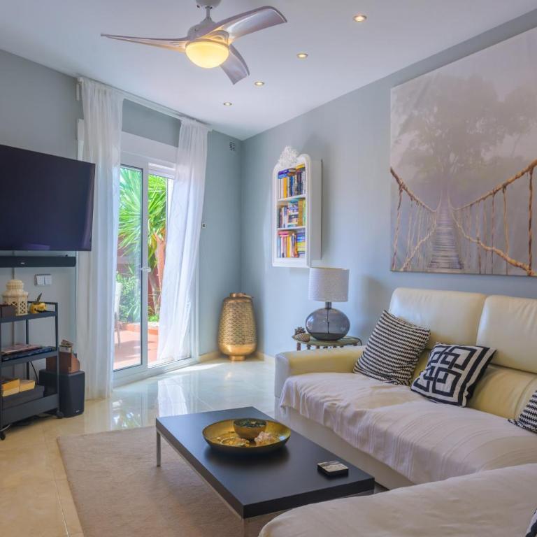 Beachfront 3BR with Direct Beach Access Marbella East - Apartamento de 3 dormitorios - 14