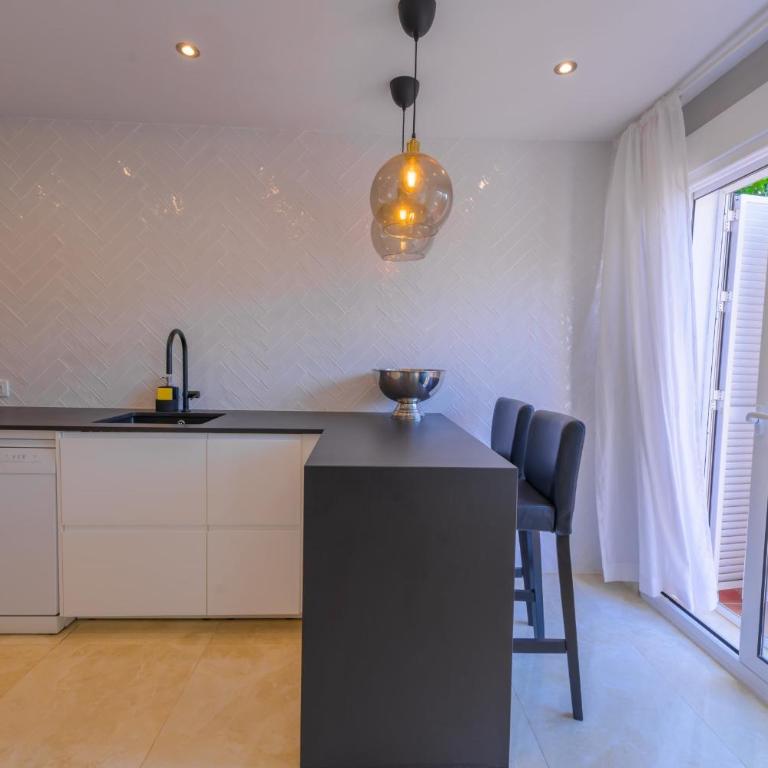Beachfront 3BR with Direct Beach Access Marbella East - Apartamento de 3 dormitorios - 24