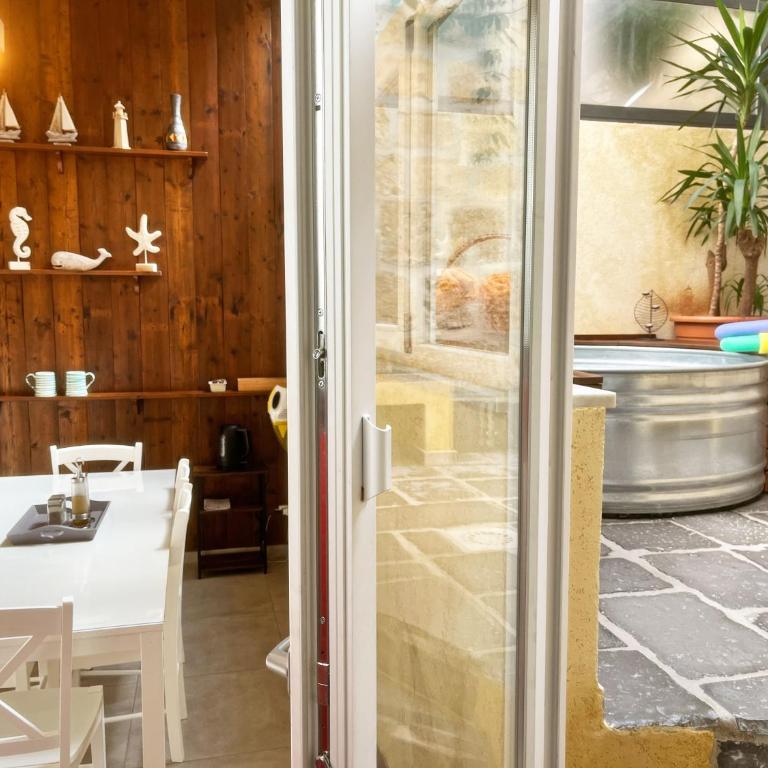 Basso 61 Urban Oasis with Private Mini Pool & Courtyard - Families & Groups - Appartamento - Piano Terra - 31