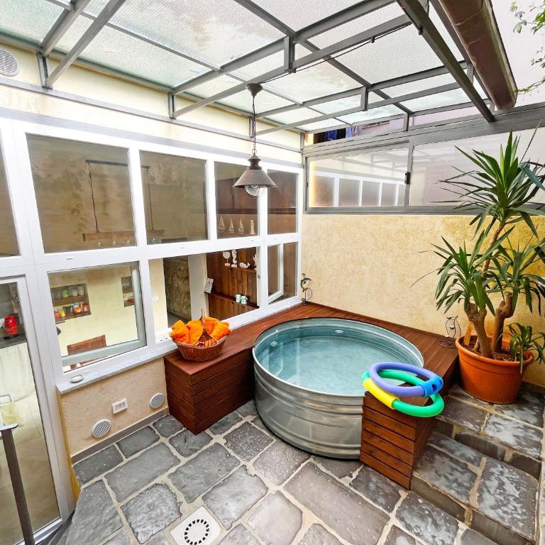 Basso 61 Urban Oasis with Private Mini Pool & Courtyard - Families & Groups - Appartamento - Piano Terra - 43