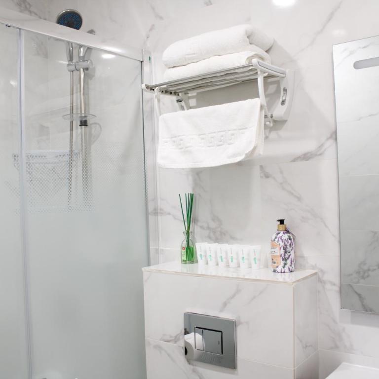 Newly Established Room in Gran Vía, Heart of Madrid - Apartamento de 1 dormitorio - 25