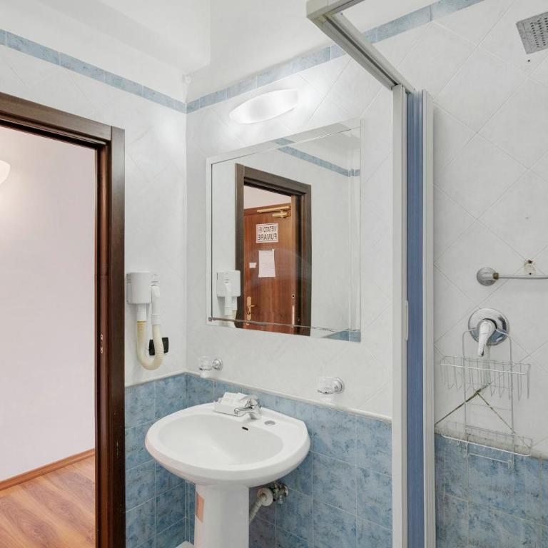 Bed and Breakfast H Pompeii Ruiins - Camera Queen Standard - 11
