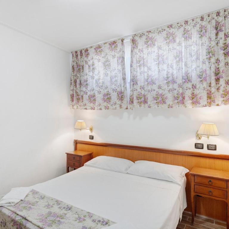 Bed and Breakfast H Pompeii Ruiins - Camera Queen Standard - 3