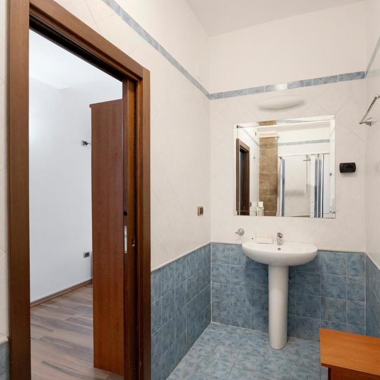 Bed and Breakfast H Pompeii Ruiins - Camera Queen Standard - 9