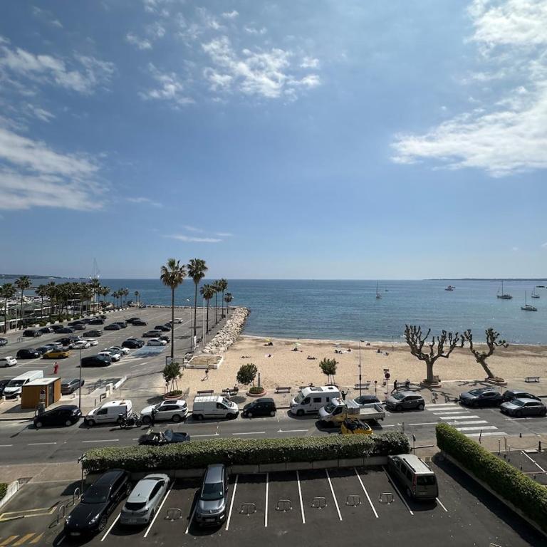 Golf Juan Studio Beach across the street sleeps 4 - Studio Apartment with Harbor View - 6
