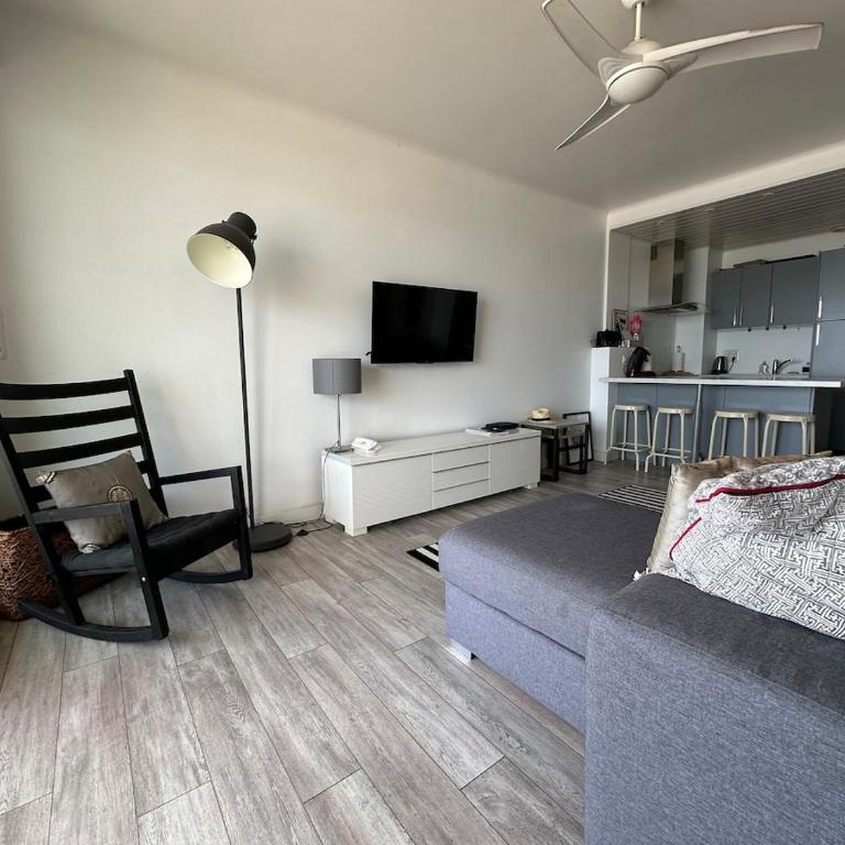 Golf Juan Studio Beach across the street sleeps 4 - Studio Apartment with Harbor View - 5
