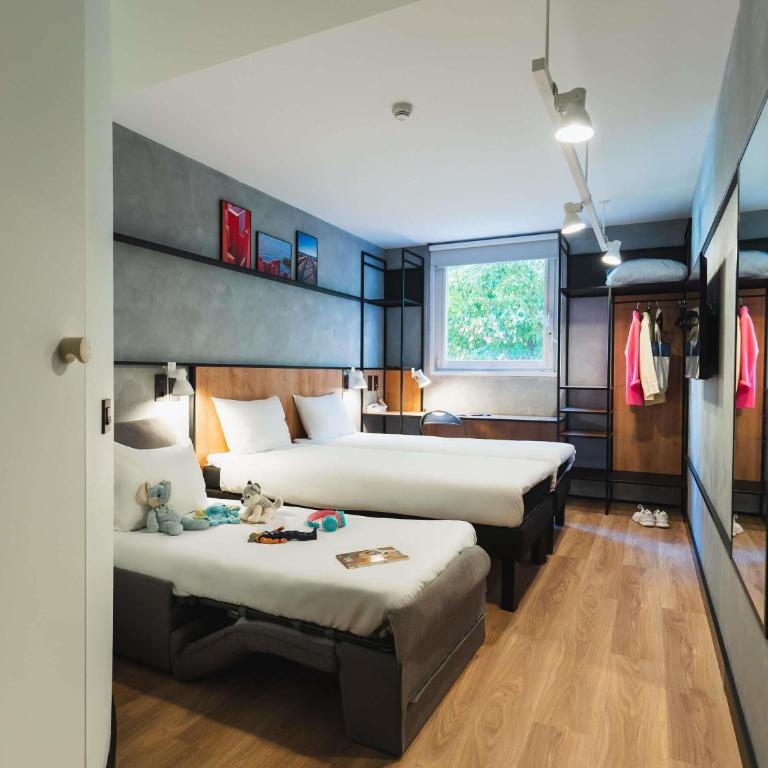 Ibis Hotel Alicante - Standard Twin Room with Sofa - 5