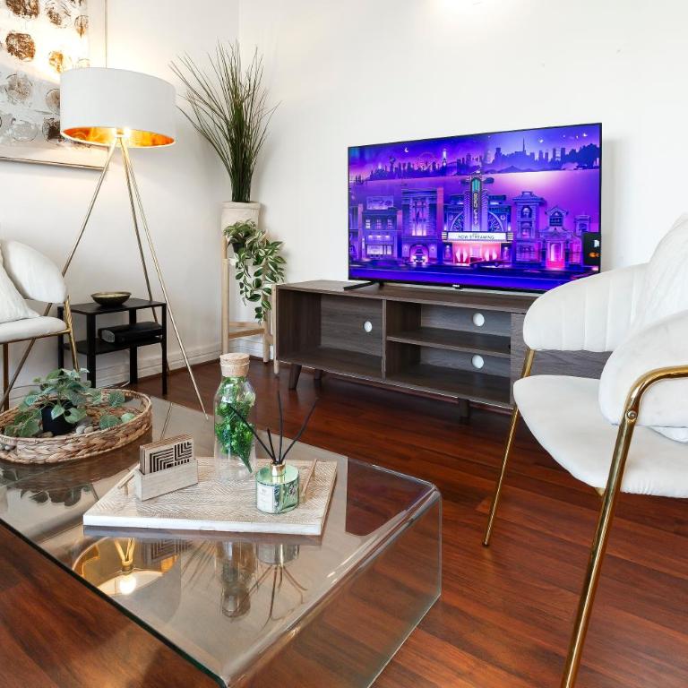 Departamento a pasos del Parque Arauco con piscina en Las Condes con Aire Acondicionado - Two-Bedroom Apartment - 32