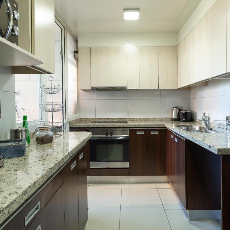Departamento a pasos del Parque Arauco con piscina en Las Condes con Aire Acondicionado - Two-Bedroom Apartment - 35