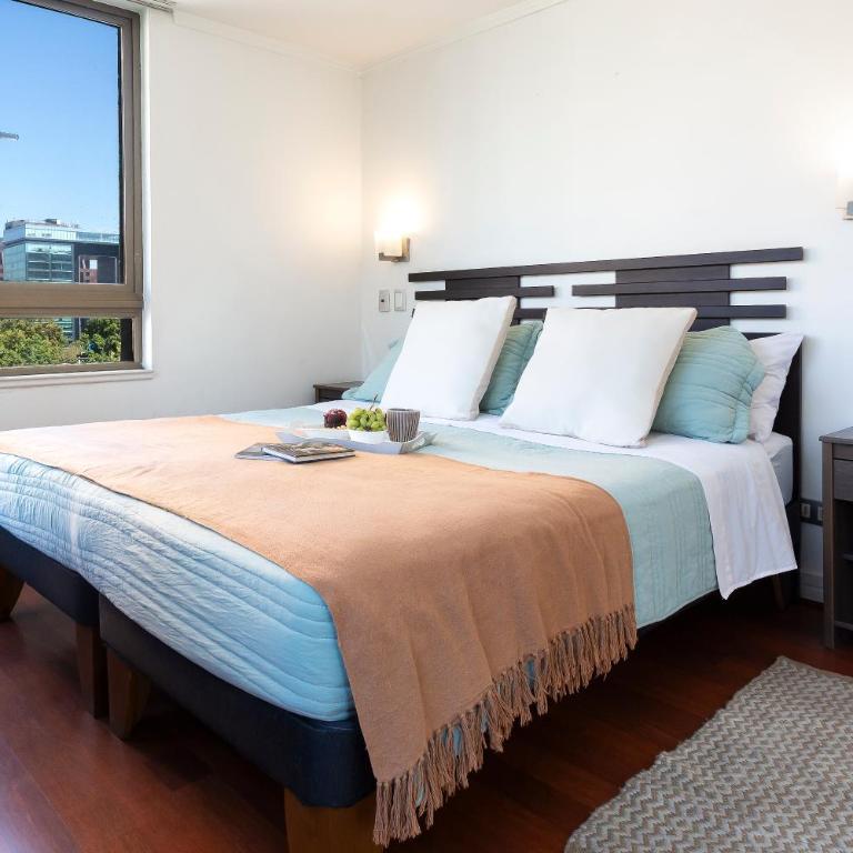 Departamento a pasos del Parque Arauco con piscina en Las Condes con Aire Acondicionado - Two-Bedroom Apartment - 42
