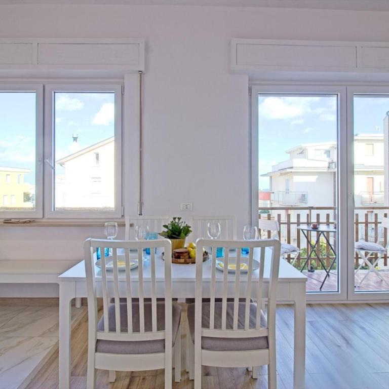 241 - Quadrilo completamente ristrutturato al secondo piano, vista mare 50 mt dalla spiaggia - WI FI e SPIAGGIA INCLUSA - Appartamento con 3 Camere da Letto - 8