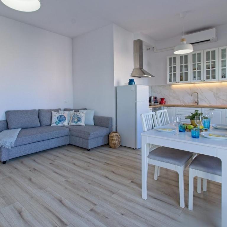 241 - Quadrilo completamente ristrutturato al secondo piano, vista mare 50 mt dalla spiaggia - WI FI e SPIAGGIA INCLUSA - Appartamento con 3 Camere da Letto - 9
