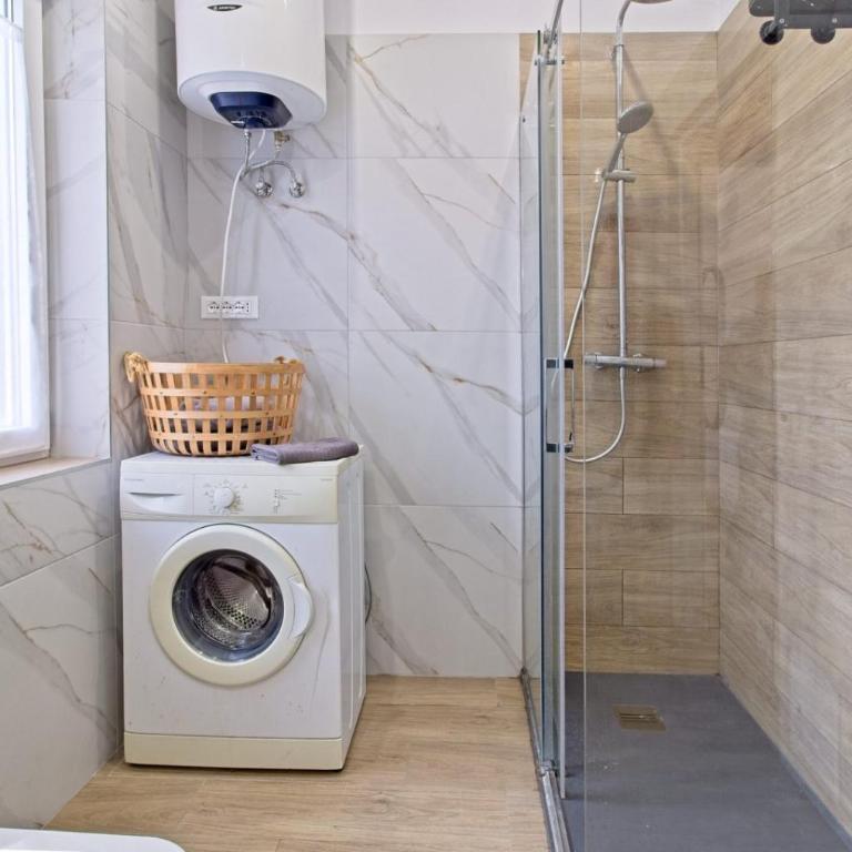 241 - Quadrilo completamente ristrutturato al secondo piano, vista mare 50 mt dalla spiaggia - WI FI e SPIAGGIA INCLUSA - Appartamento con 3 Camere da Letto - 18