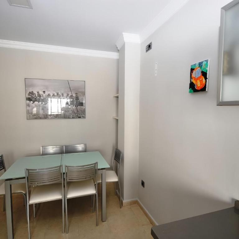 Apartamento centro de conil muy amplio Solo alquillamos familias parejas - Apartamento - 5
