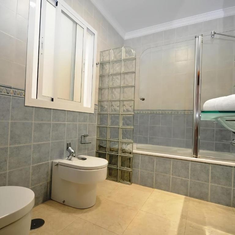 Apartamento centro de conil muy amplio Solo alquillamos familias parejas - Apartamento - 23