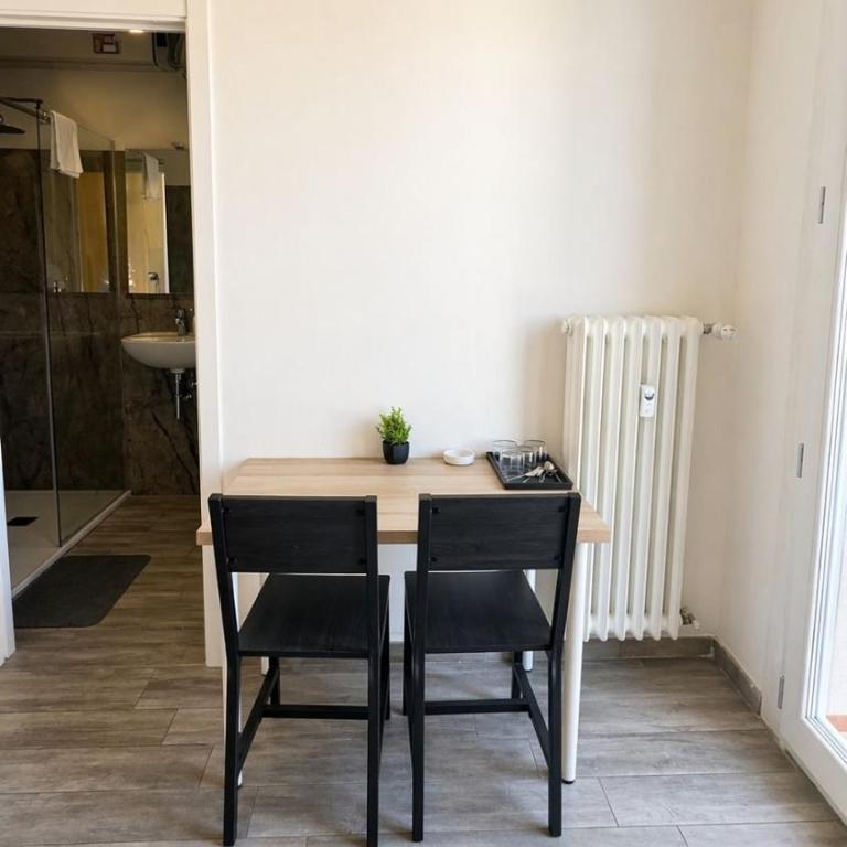 Modena Station - Suite H24 - Camera Familiare con Balcone - 16