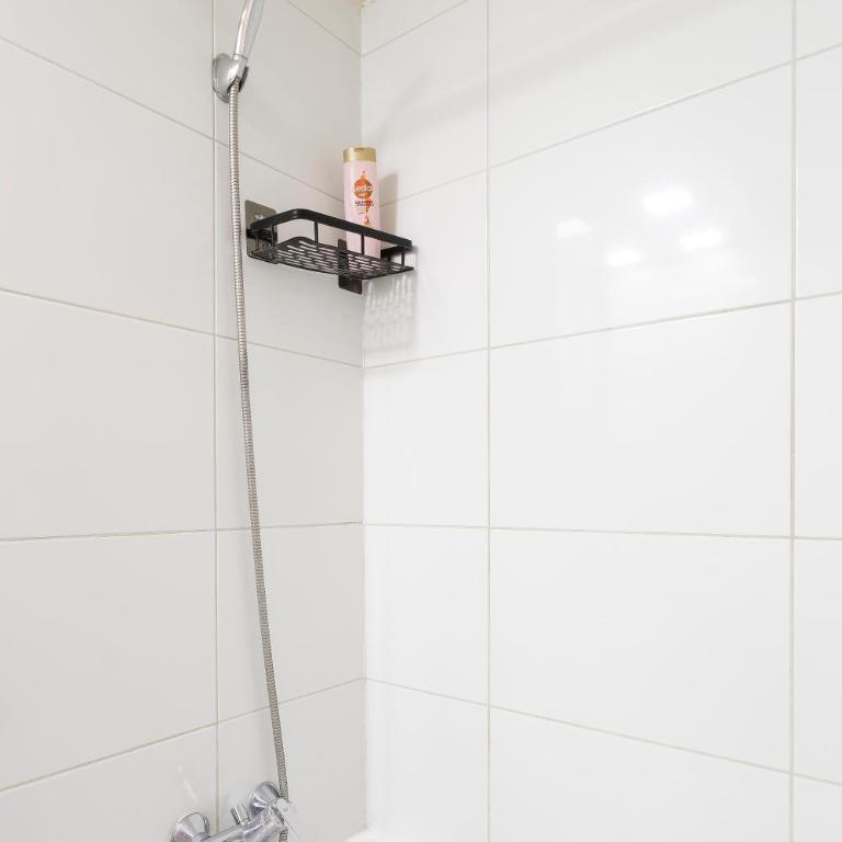 Departamento a pasos del Parque Arauco con piscina en Las Condes con Aire Acondicionado - Two-Bedroom Apartment - 48