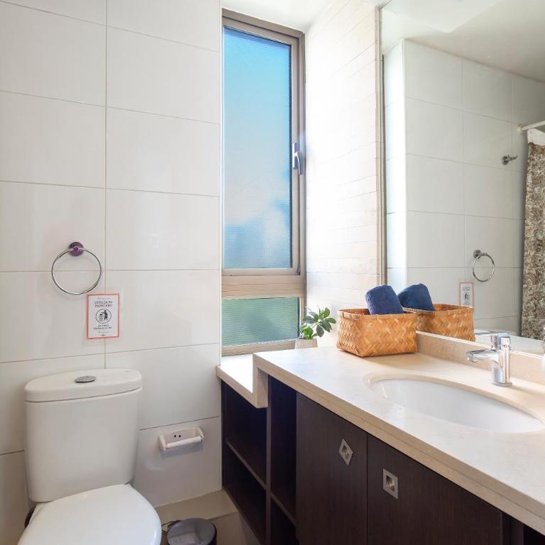 Departamento a pasos del Parque Arauco con piscina en Las Condes con Aire Acondicionado - Two-Bedroom Apartment - 54