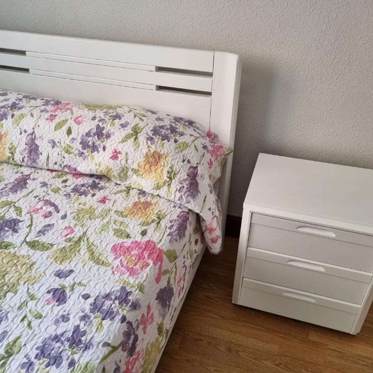 Apart con posibilidad parking con 3 dormitorios y 2 baños para 5 personas - Three-Bedroom Apartment - 10