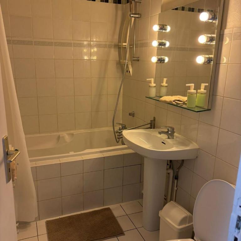 Le Chevigné Duplex Reims - One-Bedroom Apartment - 22
