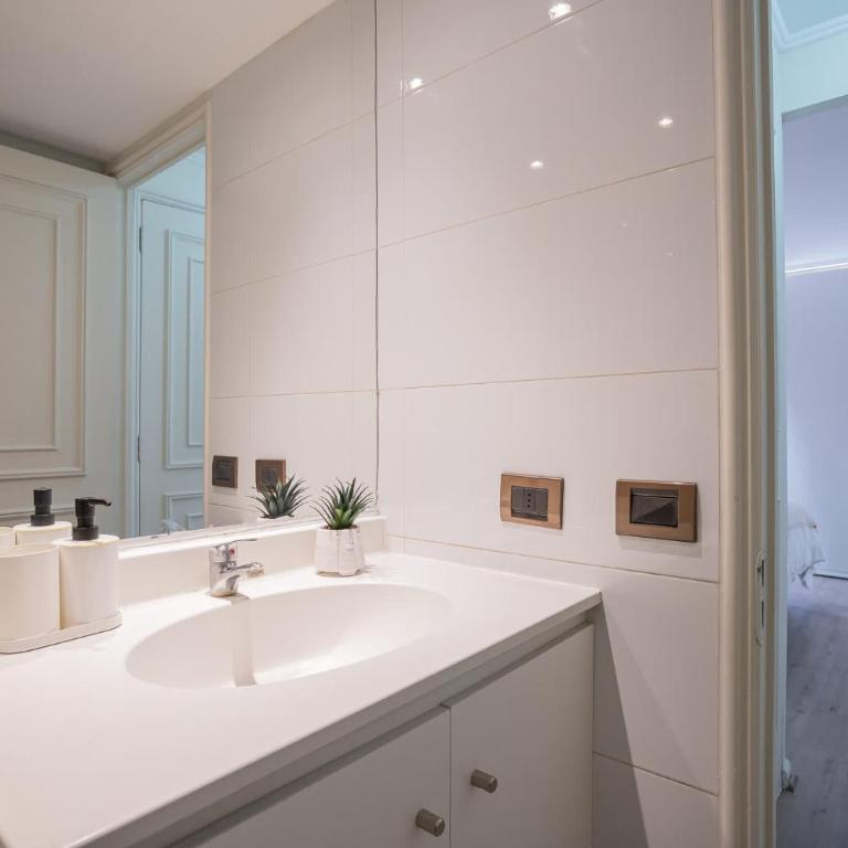 Stylish 1BR Apt Oasis Steps from Costanera Center - Apartment - 5