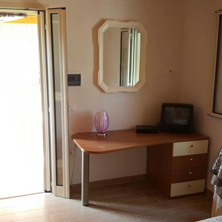 Monolocale con tetto in Legno - Casa con 1 Camera da Letto - 19