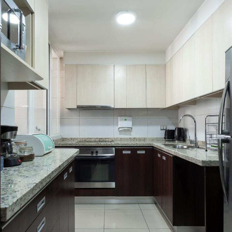 Depto Premium a pasos del Parque Arauco con aire acondicionado y piscina - Two-Bedroom Apartment - 7