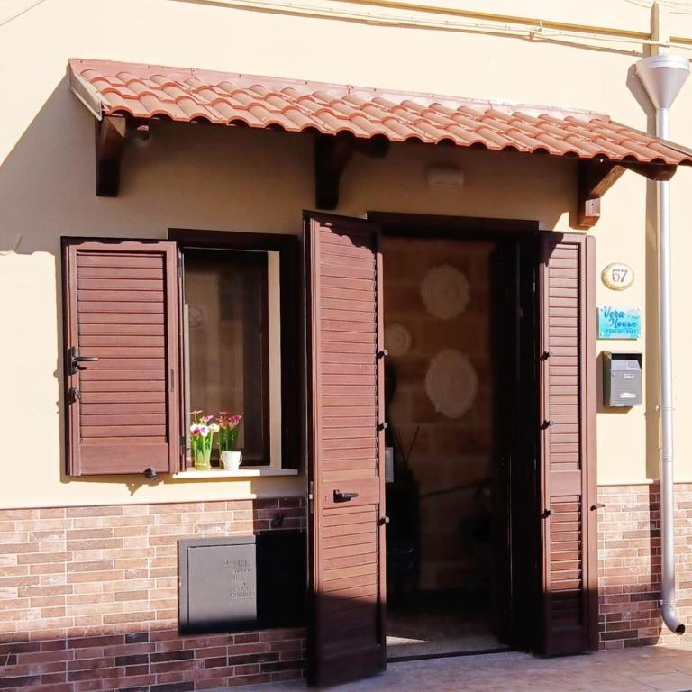 Vera House - Two-Bedroom House - 15