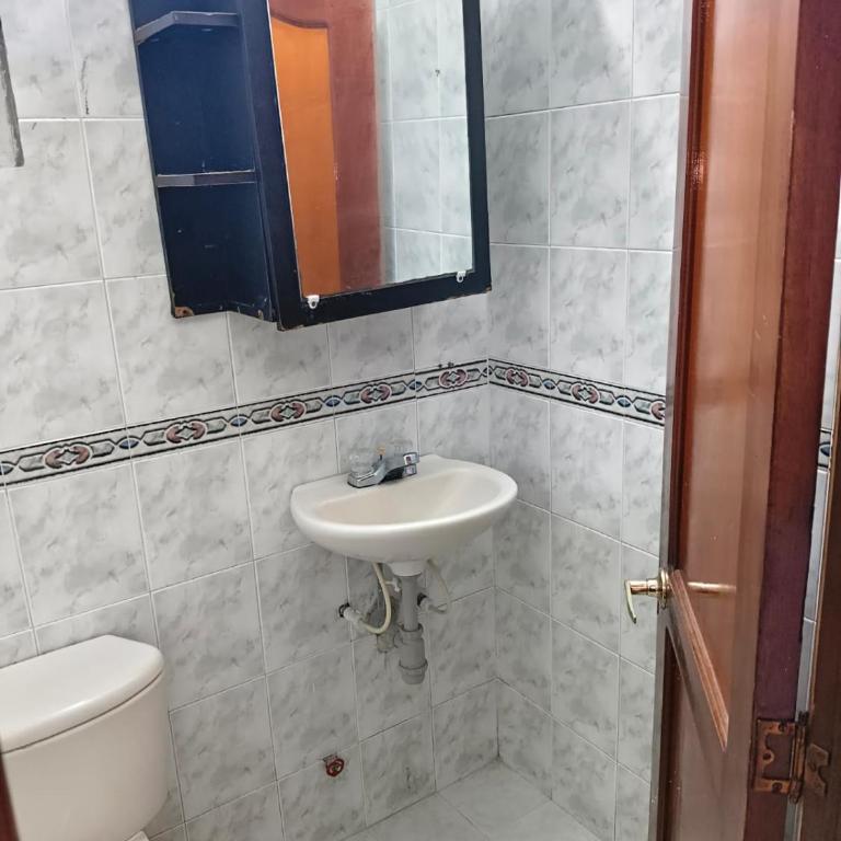 Alojamiento con 3 acomodaciones en zona central Santa Marta - Habitación Individual con baño privado - 1