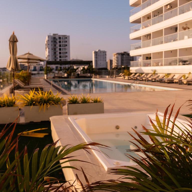 Suite,Piscina,Balcon,C historico,2 Min aeropuerto - King Suite with Balcony - 4