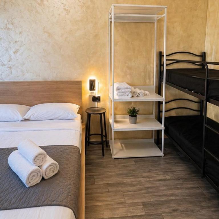 Modena Station - Suite H24 - Camera Familiare con Balcone - 2