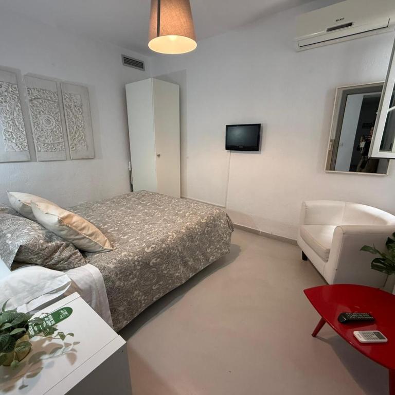 Hostal Berlin - Double or Twin Interior Room - 2