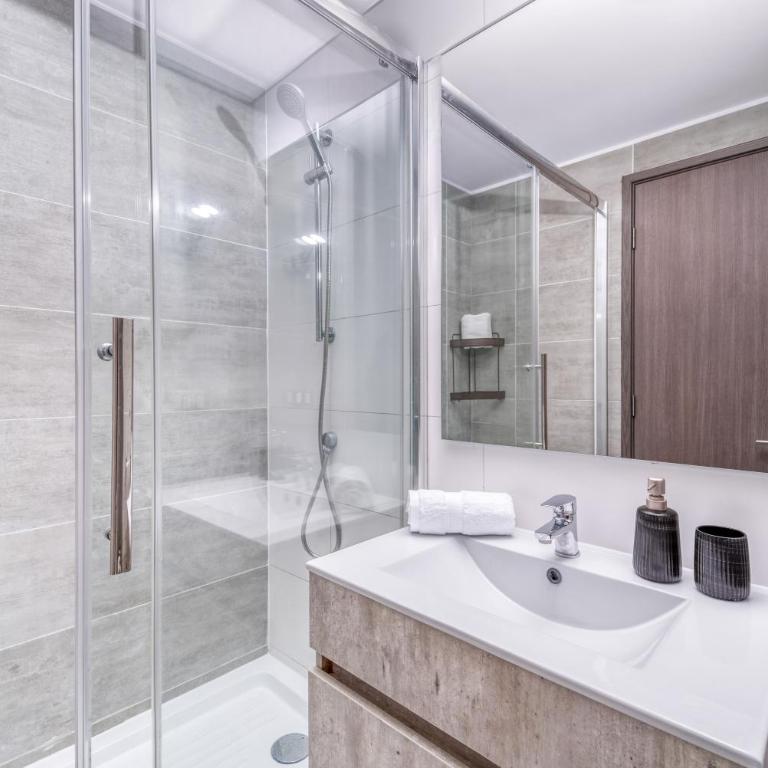 Los Mirlos Stay, 2B with WiFi - Two-Bedroom Apartment - 9