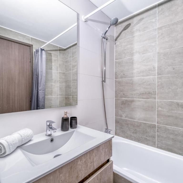 Los Mirlos Stay, 2B with WiFi - Two-Bedroom Apartment - 17