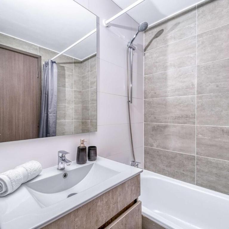 Los Mirlos Stay, 2B with WiFi - Two-Bedroom Apartment - 32