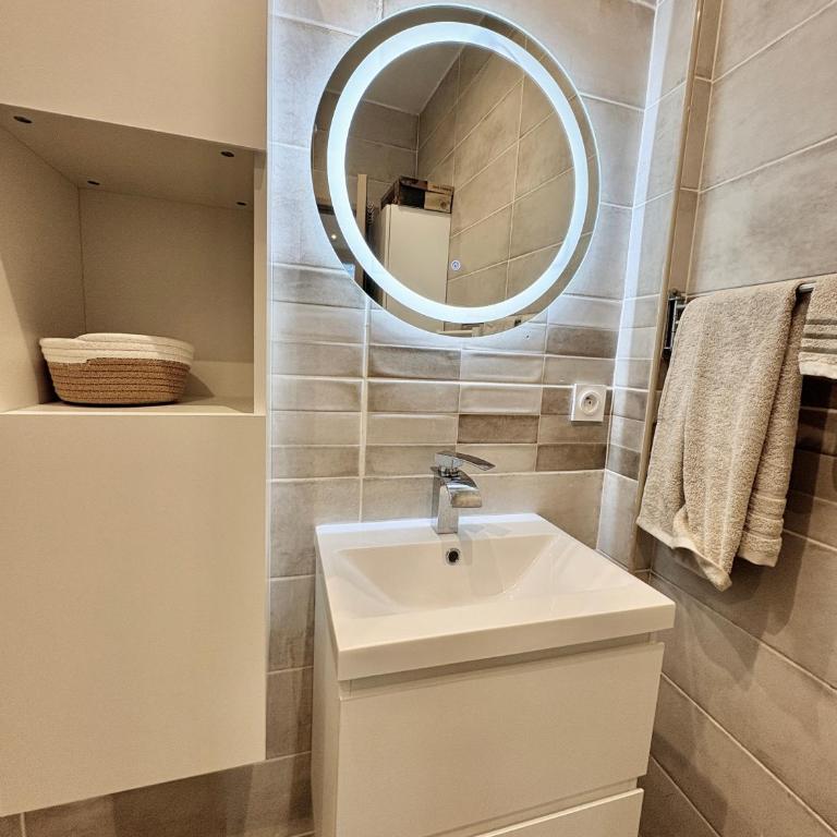 Studio rénové - 50m Vieux port - Parking inclus - One-Bedroom Apartment - 7