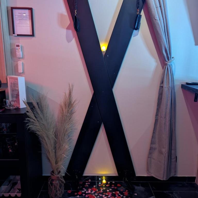 Romantique room,salon massage,mirroir,croix,parking - One-Bedroom Apartment - 14