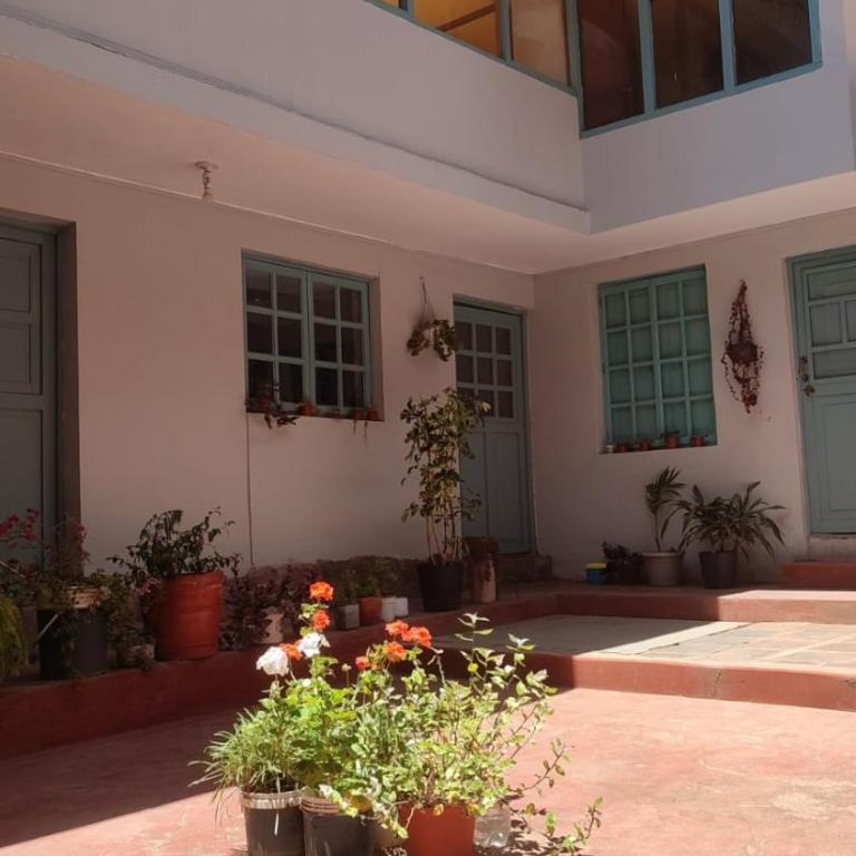 Cahuide departamento autentico, piso madera con patio - One-Bedroom Apartment - 20