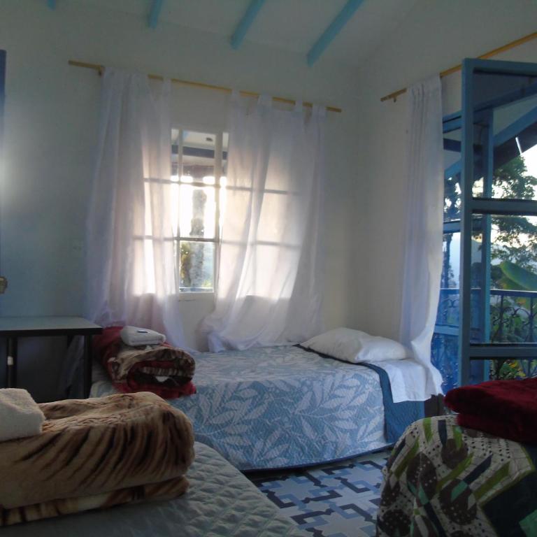 Vista Farallones Hostel - Bed in 4-Bed Female Dormitory Room - 2